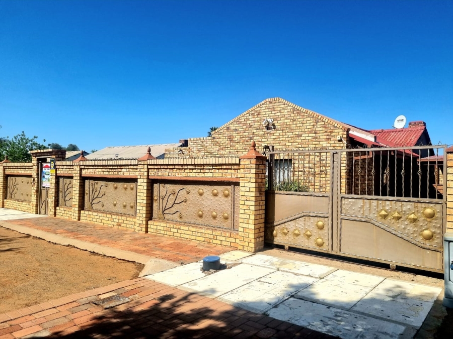 3 Bedroom Property for Sale in Beaconsfield Northern Cape